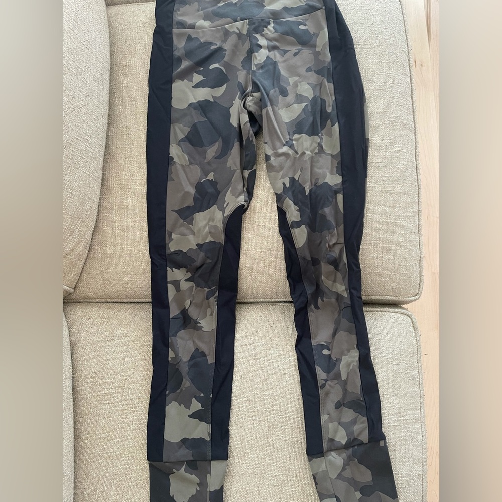 Women’s Athleta Camo Leggings // Green/Black